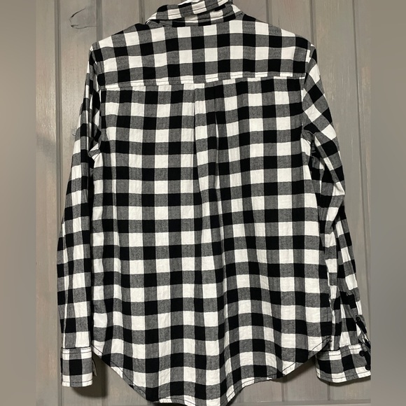 St. John’s Bay Button Down Shirt- Size Large - Picture 4 of 4